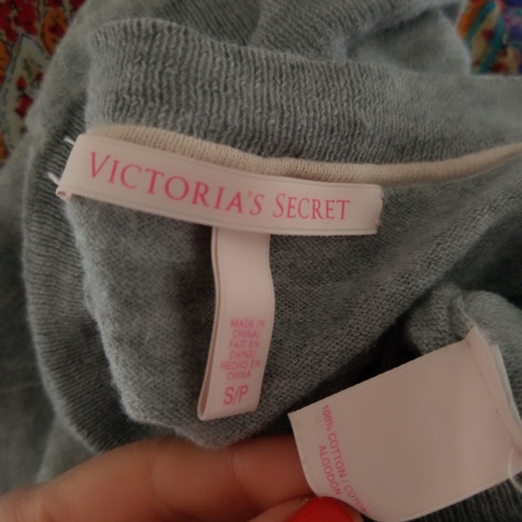 Victoria's Secret grey sweater - Picture 3 of 3